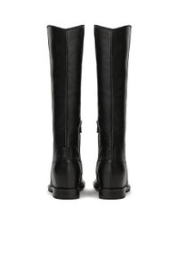 Kazar - Skórzane kozaki damskie na podwyższeniu. Kolor: czarny. Materiał: skóra. Szerokość cholewki: normalna. Sezon: jesień, zima. Obcas: na koturnie #4