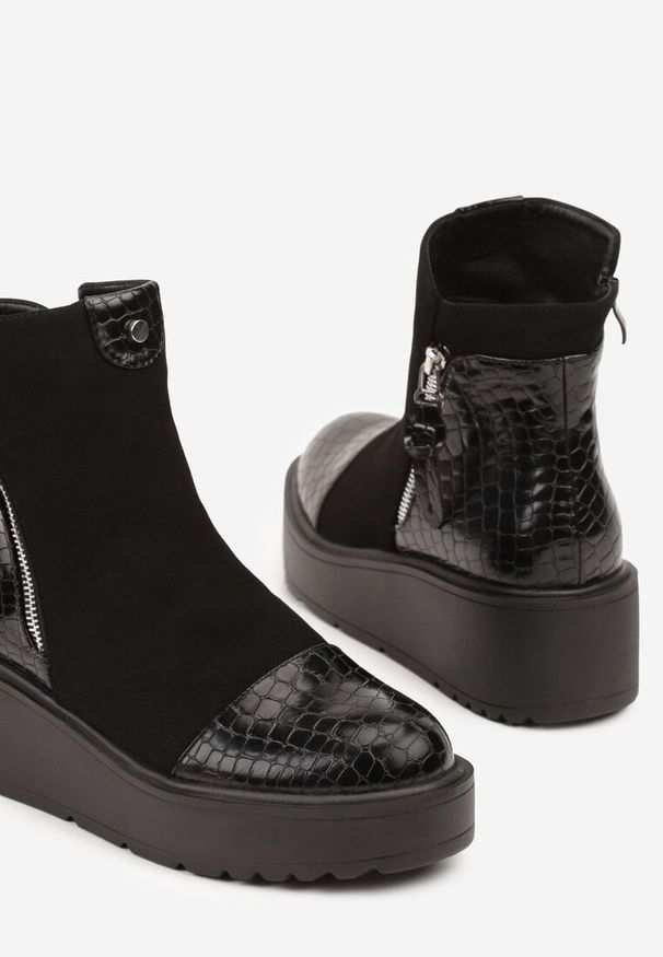 Born2be - Czarne Botki Vices na Platformie z Tłoczeniem Krokodyla Falarena. Okazja: na co dzień. Kolor: czarny. Materiał: jeans. Obcas: na platformie. Styl: casual, klasyczny