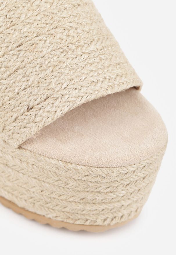 Born2be - Beżowe Klapki na Platformie ze Sznurka z Szerokim Paskiem i Odkrytym Noskiem Lillani. Kolor: beżowy. Obcas: na platformie