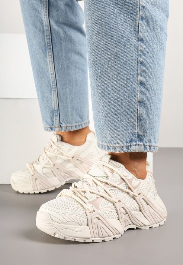 Renee - Beżowe Sneakersy z Designerskim Sznurowaniem Nuritha. Okazja: na co dzień. Kolor: beżowy. Materiał: skóra. Obcas: na platformie