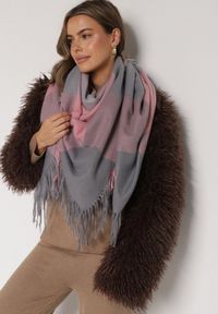 Born2be - Różowo-Szary Szalik Bellaern. Kolor: różowy. Materiał: bawełna, wiskoza, tkanina, futro. Styl: elegancki #1