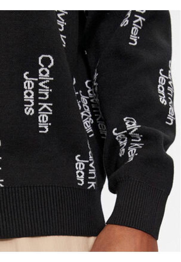 Calvin Klein Jeans Sweter Stacked Logo Aop Sweater J30J325287 Czarny Regular Fit. Kolor: czarny. Materiał: bawełna