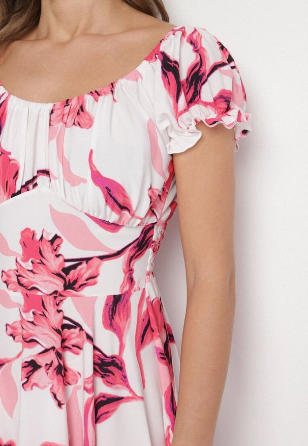 Born2be - Jasnobeżowa Sukienka w Kwiaty z Dekoltem Łódką z Bawełną o Rozkloszowanym Kroju Annilva. Okazja: na co dzień, na spacer, na imprezę. Typ kołnierza: dekolt w łódkę. Kolor: beżowy. Materiał: bawełna. Długość rękawa: krótki rękaw. Wzór: kwiaty. Sezon: wiosna, lato. Styl: klasyczny, casual, elegancki