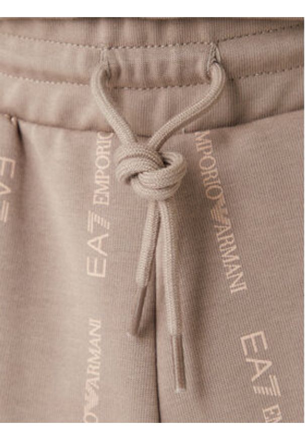 EA7 Emporio Armani Szorty sportowe 7M001393 AF12660 F1030 Beżowy Regular Fit. Kolor: beżowy. Materiał: bawełna, syntetyk. Styl: sportowy