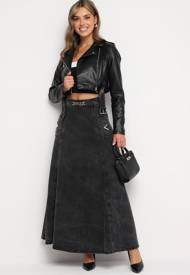 Born2be - Czarna Bawełniana Spódnica Jeansowa Maxi Rozkloszowana z Łańcuszkiem Zallire. Kolor: czarny. Materiał: jeans, bawełna. Styl: boho