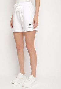 Born2be - Białe Dresowe Szorty o Prostym Kroju z Wiązaniem i Kieszeniami Foladea. Okazja: na co dzień, na spacer. Kolor: biały. Materiał: dresówka. Styl: klasyczny, casual