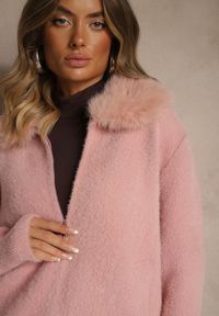 Renee - Różowy Zasuwany Kardigan z Wełną z Futerkowym Kołnierzem Asiste. Okazja: na co dzień. Kolor: różowy. Materiał: wełna. Wzór: aplikacja. Styl: casual #5