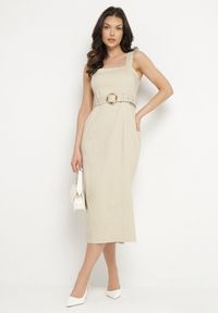 Born2be - Beżowa Dopasowana Sukienka z Wiskozą z Rozcięciami i Paskiem z Klamrą Mepelle. Okazja: na co dzień. Typ kołnierza: dekolt kwadratowy. Kolor: beżowy. Materiał: wiskoza. Typ sukienki: dopasowane. Styl: klasyczny, casual, elegancki #3
