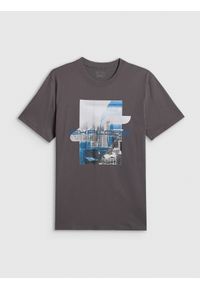 4f - 4F T-shirt regular z nadrukiem męski - szary M. Okazja: na co dzień. Kolor: szary. Materiał: dzianina, bawełna, materiał. Wzór: nadruk. Styl: klasyczny, casual #1