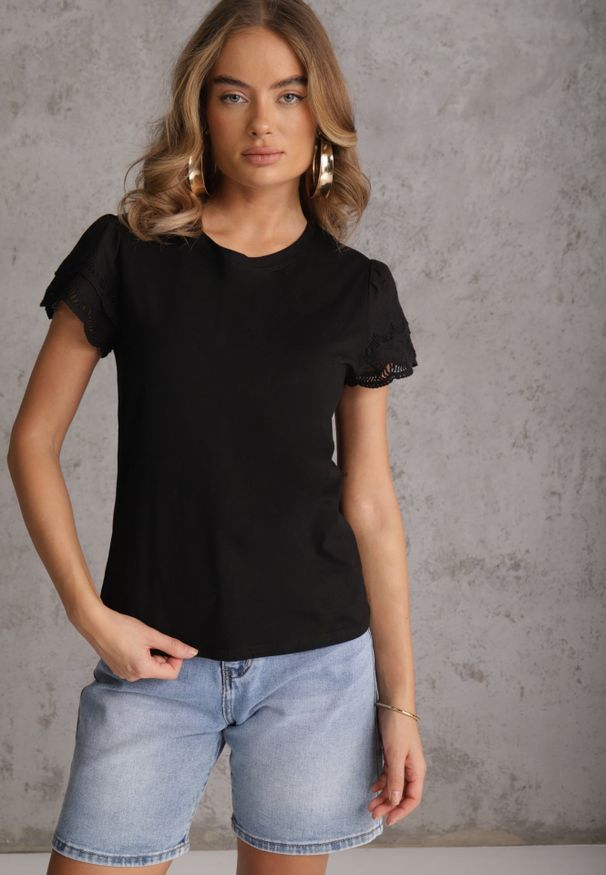 Renee - Czarny T-shirt z Bawełny z Rękawami z Koronki Hycis. Kolor: czarny. Materiał: bawełna, koronka. Wzór: koronka