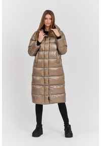 Hetrego - HETREGO Beżowy damski płaszcz puchowy Tara Woman Oversized Quilted Coat. Kolor: beżowy. Materiał: puch. Długość rękawa: długi rękaw. Długość: długie