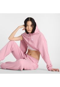 Bluza damska New Balance WT41507PTF – różowa. Okazja: na co dzień. Typ kołnierza: kaptur. Kolor: różowy. Materiał: bawełna, dresówka, poliester, prążkowany. Styl: casual, klasyczny #2