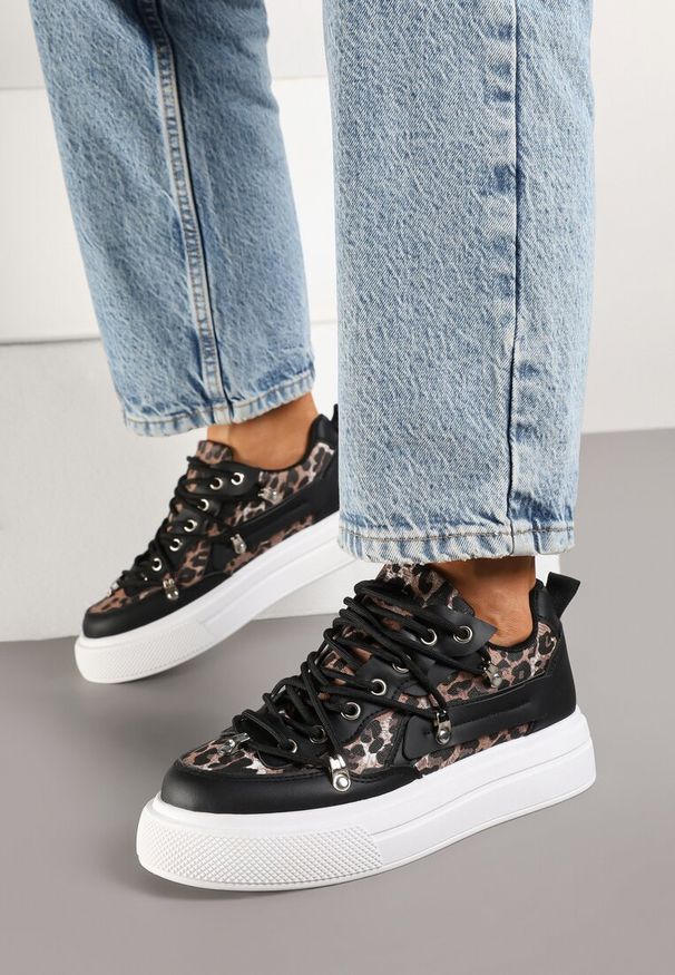 Born2be - Czarno-Białe Sneakersy z Panterkowym Wzorem Calidi. Okazja: na co dzień. Kolor: czarny. Materiał: jeans. Wzór: aplikacja, motyw zwierzęcy