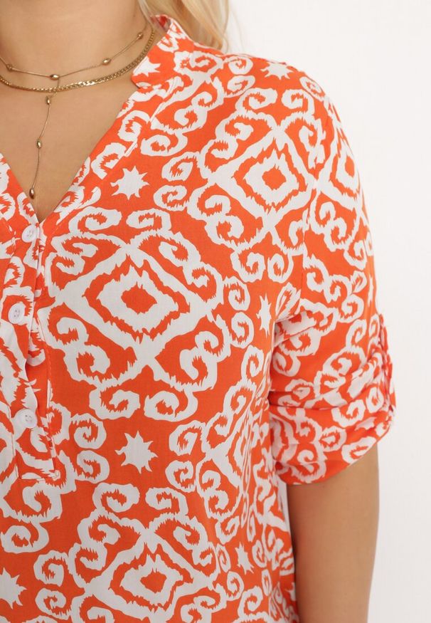 Born2be - Pomarańczowo-Biała Wiskozowa Bluzka Zapinana na Guziki w Geometryczny Print Perita. Kolor: pomarańczowy. Materiał: wiskoza. Wzór: geometria, nadruk. Sezon: lato