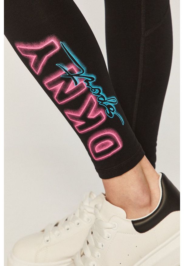 DKNY - Dkny - Legginsy. Stan: podwyższony. Kolor: czarny. Wzór: nadruk