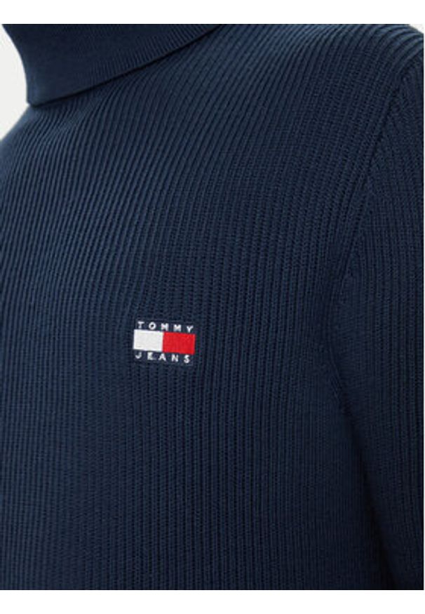 Tommy Jeans Golf Badge DM0DM19434 Granatowy Slim Fit. Typ kołnierza: golf. Kolor: niebieski. Materiał: syntetyk