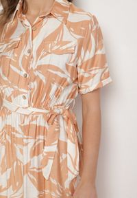 Born2be - Beżowa Wiskozowa Sukienka o Koszulowym Kroju z Wiązanym Paskiem Uloanna. Okazja: na co dzień. Kolor: beżowy. Materiał: wiskoza. Długość rękawa: krótki rękaw. Wzór: aplikacja. Typ sukienki: koszulowe. Styl: klasyczny, casual, elegancki #6