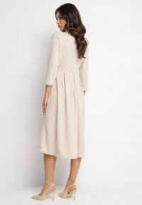Born2be - Beżowa Rozkloszowana Sukienka z Rękawem 3/4 Nomiel. Okazja: na co dzień, na spotkanie biznesowe. Typ kołnierza: dekolt w kształcie V. Kolor: beżowy. Typ sukienki: rozkloszowane. Styl: biznesowy, klasyczny, casual, elegancki #5