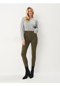 Mohito - Zielone spodnie skinny cargo - Khaki. Kolor: brązowy #2