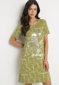 Born2be - Jasnozielona Bawełniana Sukienka o T-shirtowym Kroju z Ozdobnym Nadrukiem Feviressa. Okazja: na co dzień. Kolor: zielony. Materiał: bawełna. Długość rękawa: krótki rękaw. Wzór: nadruk. Sezon: lato. Styl: elegancki, casual #5