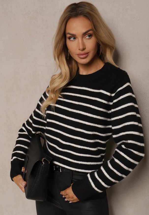 Renee - Czarny Casualowy Sweter w Paski o Prostym Kroju Riavelleth. Okazja: na co dzień. Kolor: czarny. Materiał: jeans. Długość rękawa: długi rękaw. Długość: długie. Wzór: paski. Styl: casual