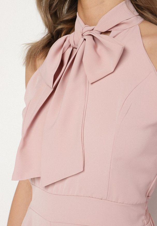 Born2be - Różowy Kombinezon z Ozdobną Kokardą Nelifira. Okazja: na co dzień, na ślub cywilny, na wesele, na imprezę. Kolor: różowy. Długość: długie. Wzór: aplikacja. Styl: casual, elegancki