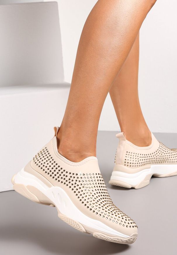 Renee - Beżowe Buty Sportowe na Grubej Podeszwie w Cyrkonie Elerene. Kolor: beżowy
