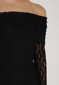 Born2be - Czarna Koktajlowa Sukienka z Odkrytymi Ramionami z Koronki Eperrie. Kolor: czarny. Materiał: koronka. Wzór: koronka. Typ sukienki: z odkrytymi ramionami. Styl: wizytowy. Długość: midi #7