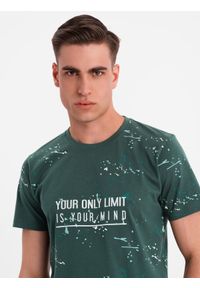 Ombre Clothing - Męski t-shirt z nadrukiem i okrągłym dekoltem – zielony V3 - Rozmiar: XL. Okazja: na co dzień. Kolor: zielony. Materiał: bawełna, materiał, dzianina. Długość rękawa: krótki rękaw. Długość: krótkie. Wzór: nadruk. Styl: sportowy, casual #6