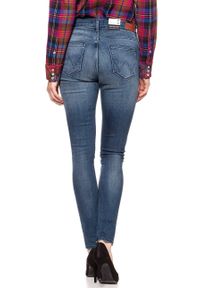 Wrangler - WRANGLER HIGH RISE SKINNY VINTAGE BLUE W27HX785R. Stan: podwyższony. Styl: vintage