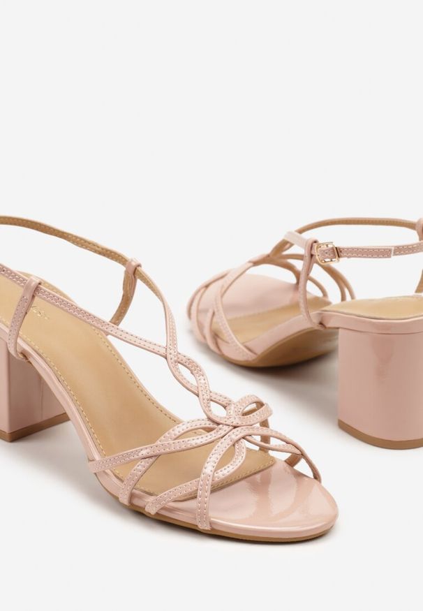 Renee - Różowe Sandały na Słupku Vices Ozdobione Paskami Sanello. Okazja: na co dzień. Zapięcie: pasek. Kolor: różowy. Materiał: jeans. Wzór: aplikacja. Obcas: na słupku. Styl: casual, elegancki