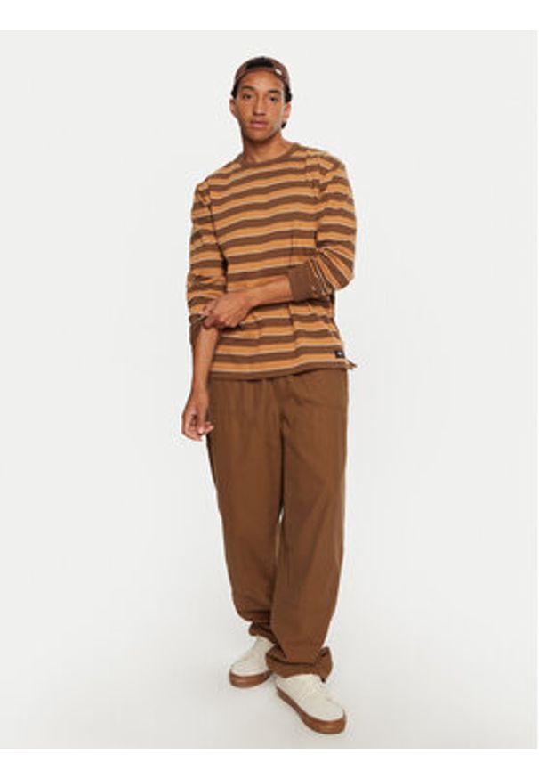 Vans Longsleeve Awbrey II VN0A4RRQ Brązowy Regular Fit. Kolor: brązowy. Materiał: bawełna. Długość rękawa: długi rękaw