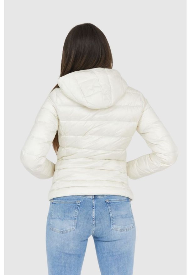 Blauer USA - BLAUER Puchowa kurtka ecru z kapturem Claudia fashion down jacket with hood. Typ kołnierza: kaptur. Kolor: biały. Materiał: puch