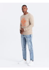 Ombre Clothing - Jeansowe spodnie męskie TAPERED FIT z przeszyciami i podwiniętymi nogawkami – błękitne V1. Okazja: na co dzień. Kolor: niebieski. Materiał: jeans. Wzór: aplikacja. Styl: casual, elegancki #4