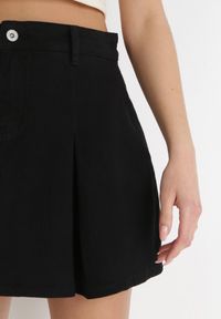 Born2be - Czarna Jeansowa Spódnica Rozkloszowana Korala. Kolor: czarny. Materiał: jeans