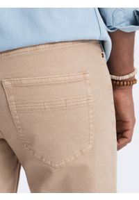Ombre Clothing - Jeansowe spodnie męskie bez przetarć SLIM FIT - beżowe V8 OM-PADP-0148 - XXL. Okazja: na co dzień. Kolor: beżowy. Materiał: jeans. Wzór: gładki. Styl: casual, elegancki, sportowy #8