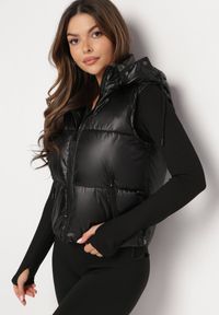 Born2be - Czarna Pikowana Kamizelka z Odpinanym Kapturem Winncea. Okazja: na co dzień. Kolor: czarny. Materiał: jeans. Styl: casual