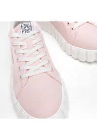 Wittchen - Damskie sneakersy na platformie różowe. Okazja: na co dzień. Nosek buta: okrągły. Kolor: różowy. Materiał: materiał. Obcas: na platformie #10