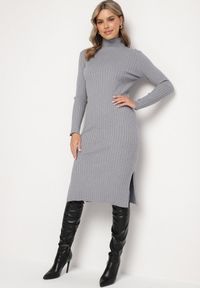 Born2be - Szara Dopasowana Sweterkowa Sukienka z Golfem i Wiskozą Ninnaliria. Okazja: na co dzień. Typ kołnierza: golf. Kolor: szary. Materiał: wiskoza. Długość rękawa: długi rękaw. Styl: casual, elegancki #1
