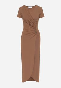 Born2be - Brązowa Dopasowana Sukienka z Wiskozą o Kopertowym Kroju z Marszczeniem Talisia. Okazja: na co dzień. Typ kołnierza: dekolt w kształcie V. Kolor: brązowy. Materiał: wiskoza. Długość rękawa: krótki rękaw. Typ sukienki: kopertowe. Styl: elegancki, casual #5