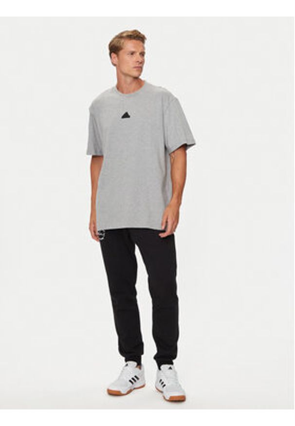 Adidas - adidas T-Shirt Brand Love IW3541 Szary Loose Fit. Kolor: szary. Materiał: bawełna