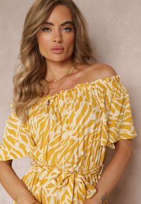 Renee - Żółta Długa Sukienka Hiszpanka z Wiskozy z Gumką w Pasie Channe. Typ kołnierza: dekolt hiszpanka. Kolor: żółty. Materiał: wiskoza. Sezon: lato. Styl: wakacyjny. Długość: maxi #4