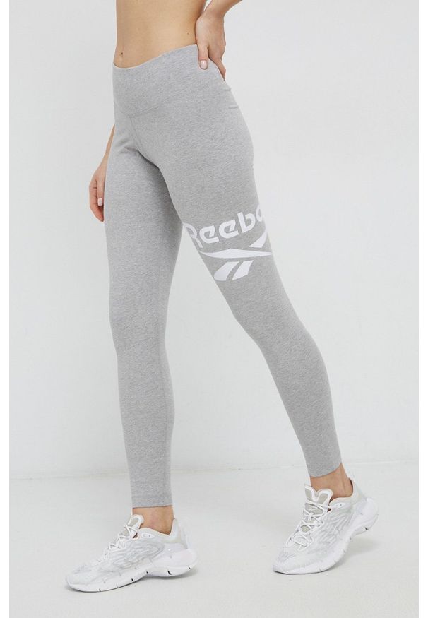 Reebok Legginsy GR9377 damskie kolor szary z nadrukiem. Kolor: szary. Materiał: dzianina. Wzór: nadruk