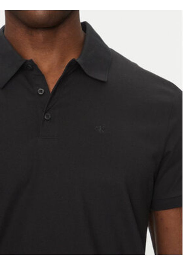 Calvin Klein Jeans Polo LV040HM281 Czarny Regular Fit. Typ kołnierza: polo. Kolor: czarny. Materiał: bawełna, syntetyk