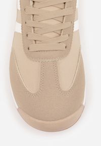 Born2be - Ciemnobeżowe Sneakersy z Geometrycznym Motywem Jannata. Okazja: na co dzień. Kolor: beżowy. Materiał: jeans, dresówka. Wzór: geometria #7