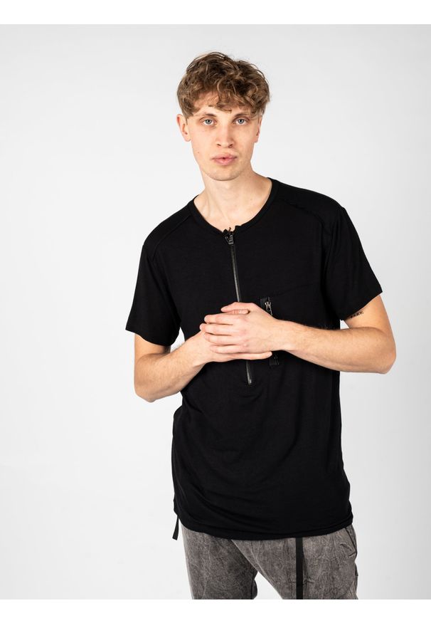 La Haine Inside Us T-shirt "LM037" | A2308 3M LM037 | Mężczyzna | Czarny. Kolor: czarny. Materiał: wiskoza, elastan. Długość: długie. Wzór: aplikacja