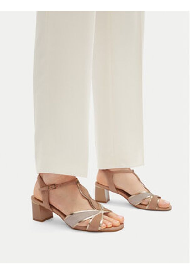 Lasocki Sandały WYL3454-13Z Beżowy. Kolor: beżowy. Materiał: zamsz, skóra