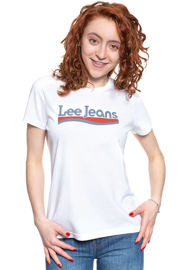Lee - LEE T SHIRT DAMSKI CREW NECK TEE BRIGHT WHITE L41LETLJ 112109060. Okazja: na uczelnię. Materiał: jeans, denim, materiał, bawełna. Długość rękawa: krótki rękaw. Długość: krótkie. Wzór: kolorowy, nadruk, napisy. Sezon: lato. Styl: klasyczny, sportowy