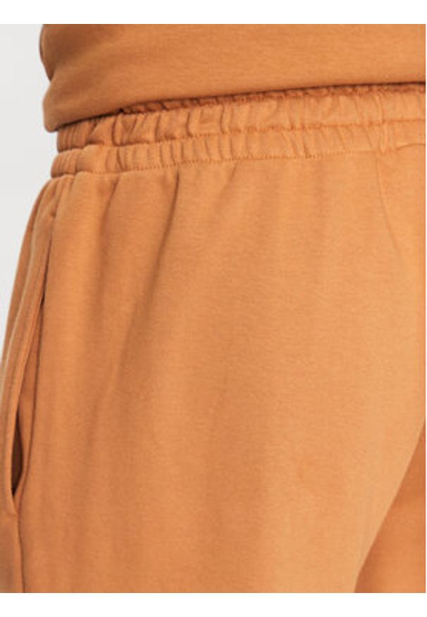 New Balance Spodnie dresowe MP31539 Żółty Regular Fit. Kolor: żółty. Materiał: bawełna