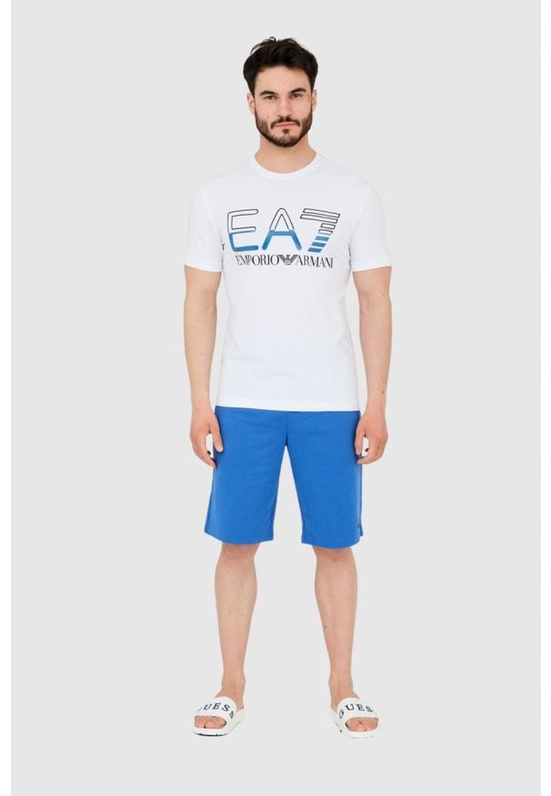 EA7 Emporio Armani - EA7 T-shirt męski biały z dużym czarnym logo. Kolor: biały